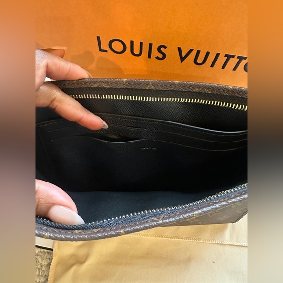 BNIB Louis Vuitton Black and Brown Monogram Sz 26 Pouch Box, Bag, Ribbon - Picture 8 of 14